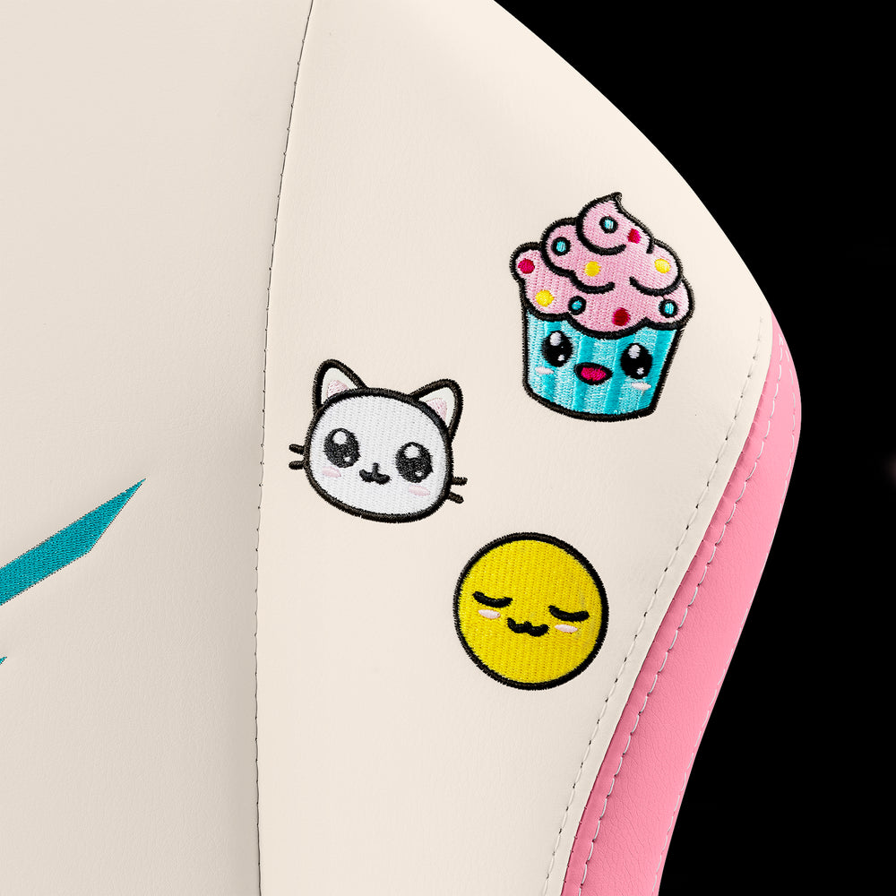 Cojín lumbar Nova con bordado personalizado y emojis